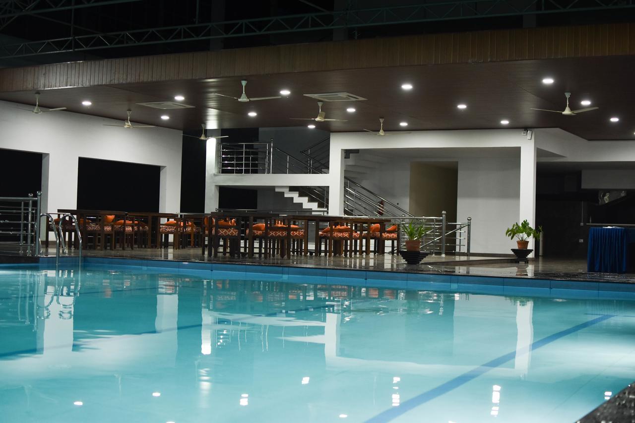 Hôtel Kohinoor à Alwaye Extérieur photo