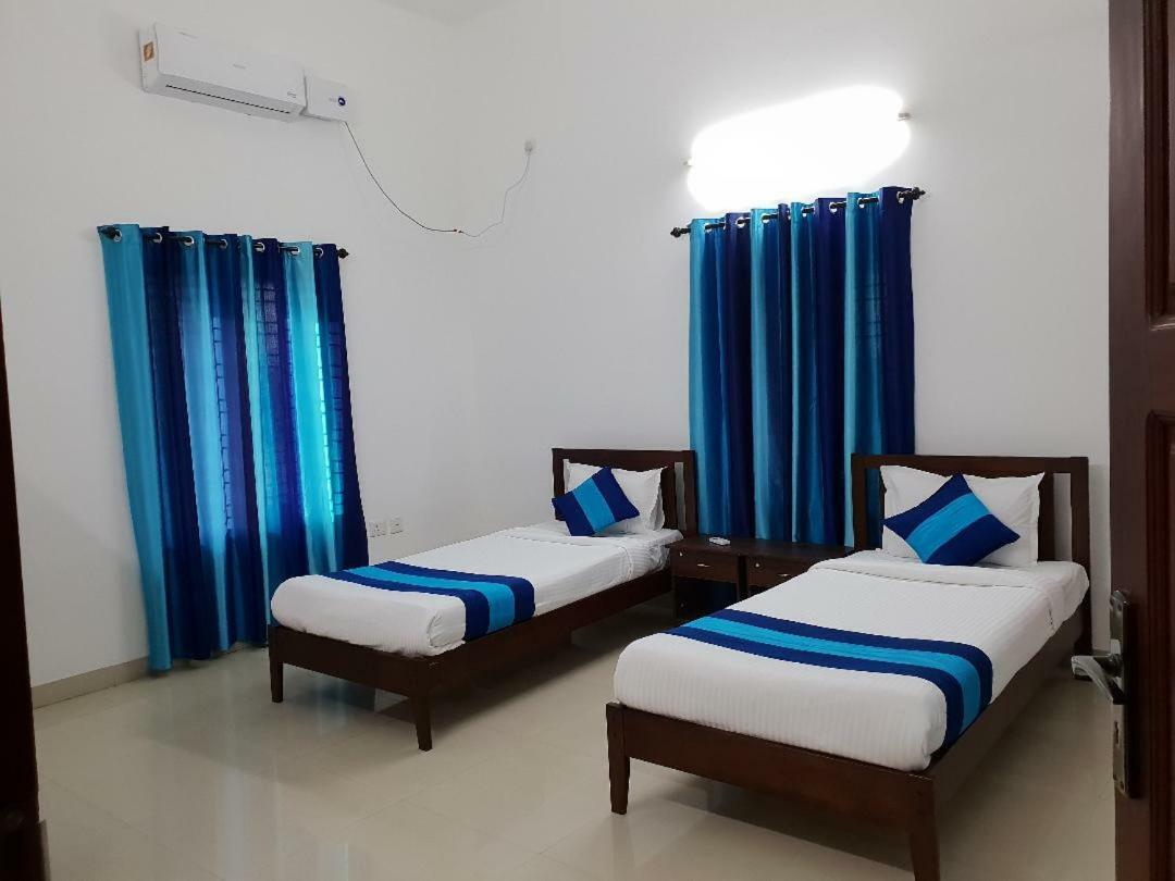 Hôtel Kohinoor à Alwaye Extérieur photo